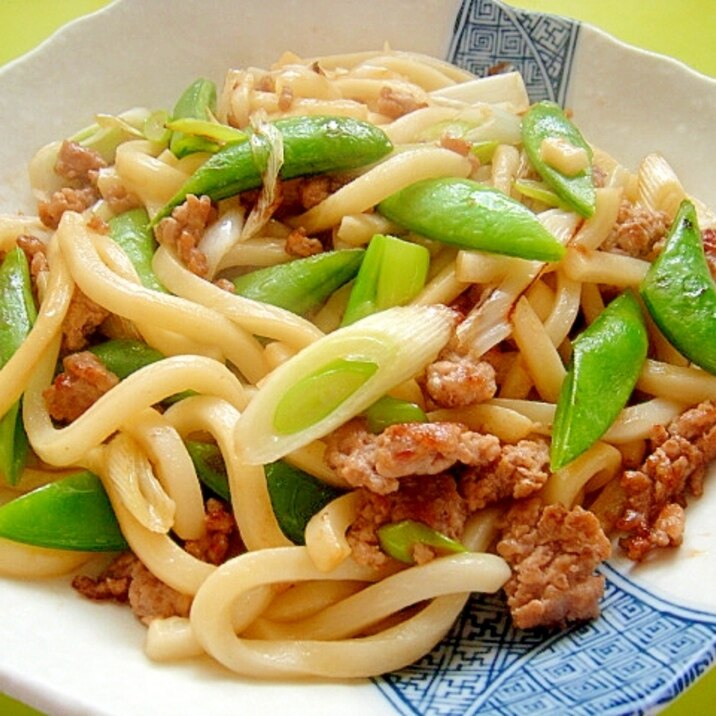 スナップエンドウと豚肉ネギの焼きうどん